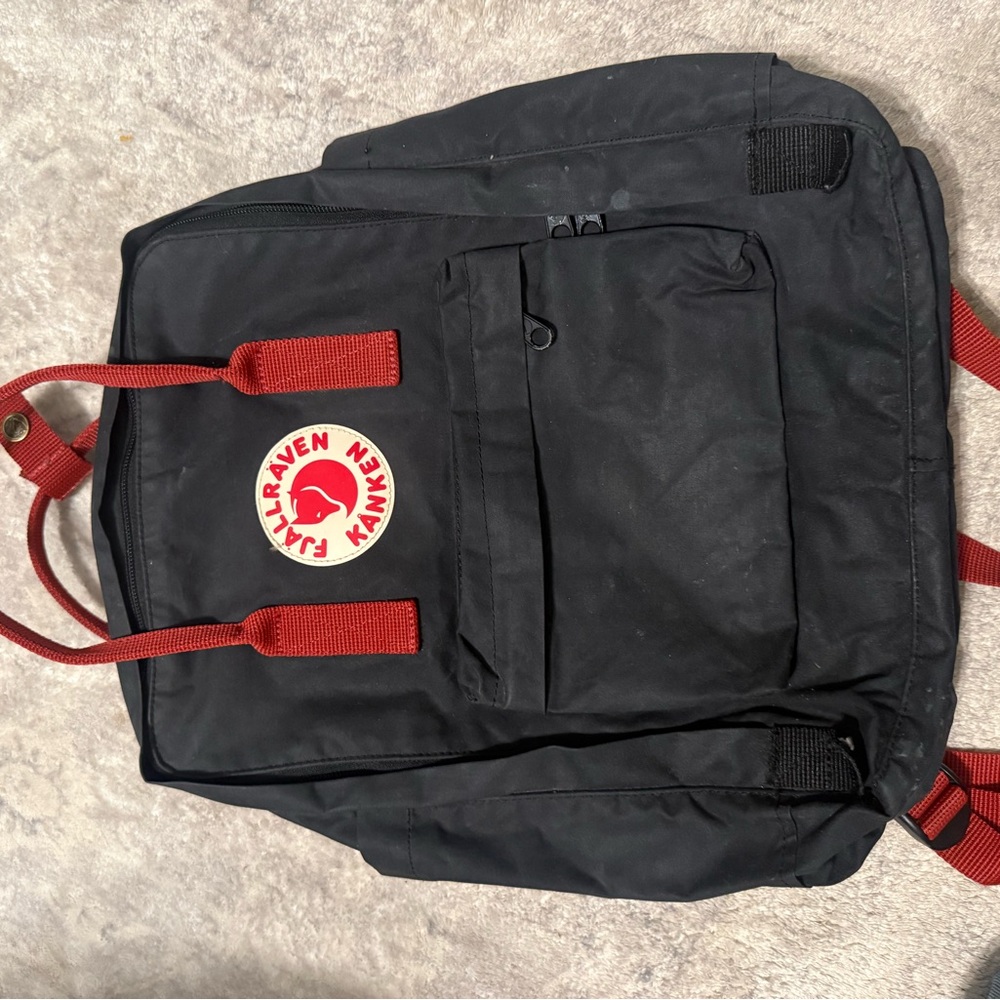 Fjallraven Kånken Backpack in Black with Red Straps